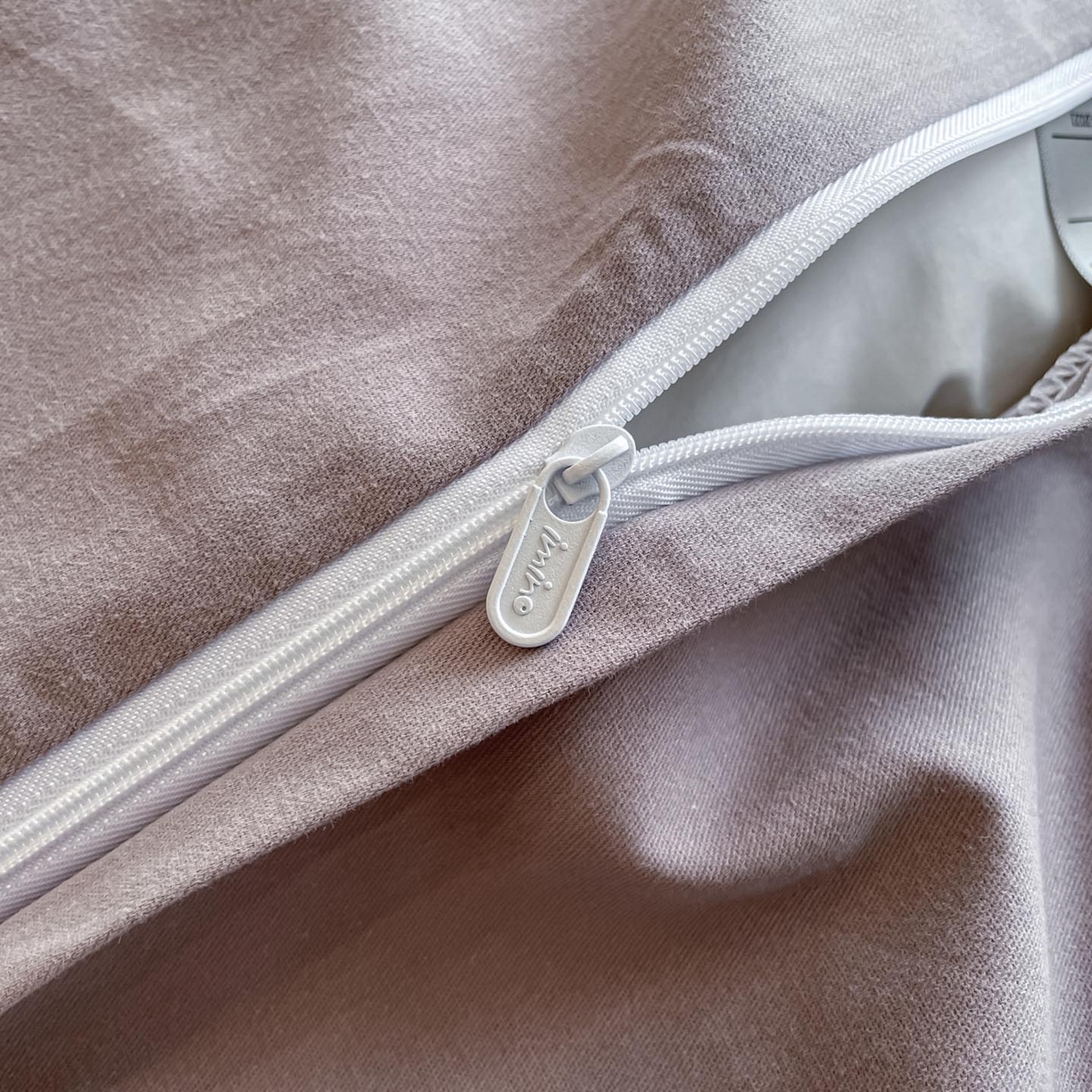 91家纺网 家纺一手货源 找家纺 涵宸家纺 2025新款全棉磨毛色织提花四件套 云憩-紫