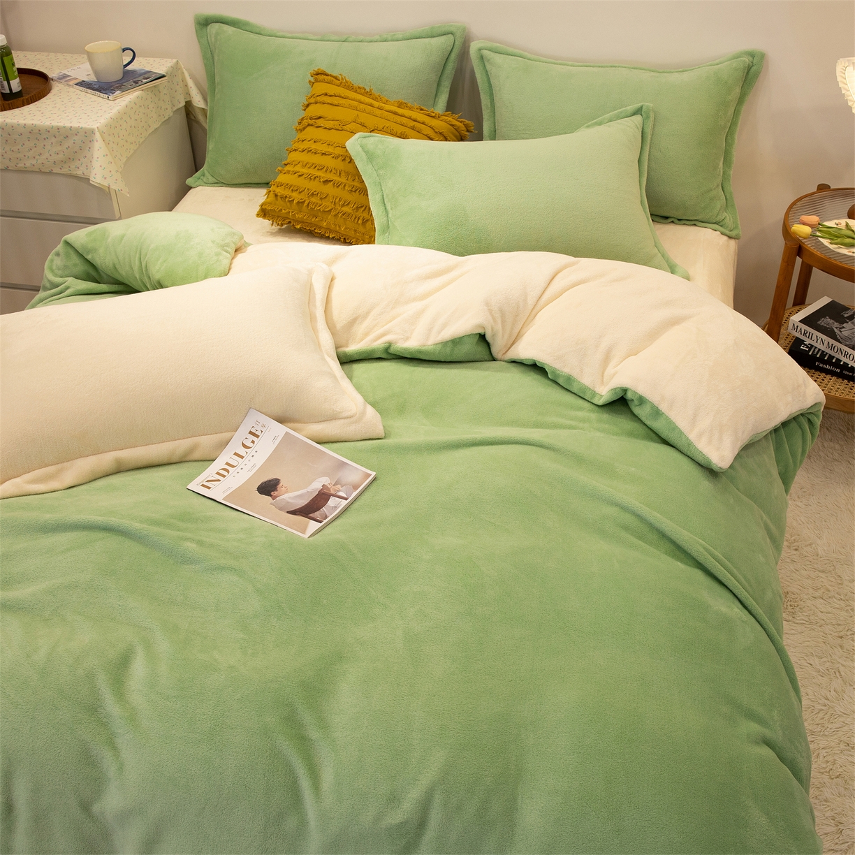 91家纺网 家纺一手货源 找家纺 兰紫橙家纺 2025新款双面绒纯色双拼牛奶绒四件套 浅绿+米白