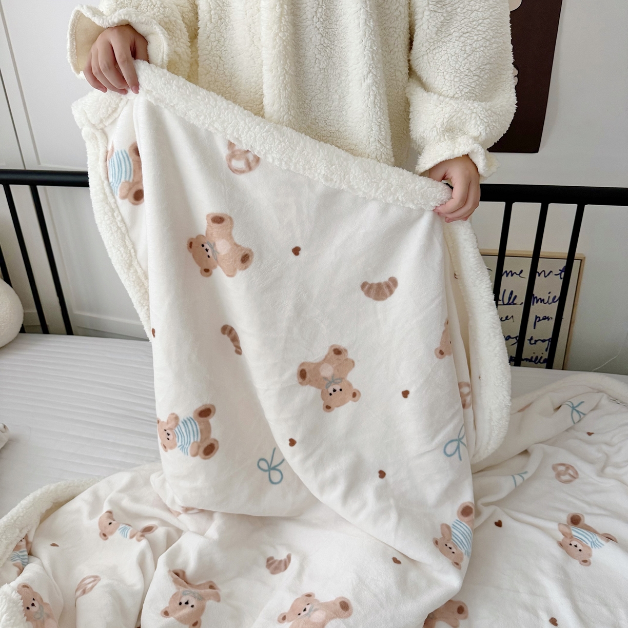 91家纺网 家纺一手货源 找家纺 航途席业 2025新款200g牛奶绒羊羔绒毛毯 牛角包小熊