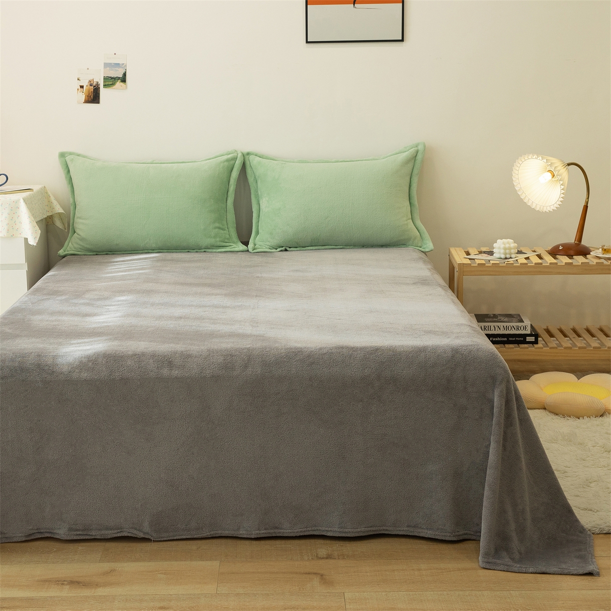 91家纺网 家纺一手货源 找家纺 兰紫橙家纺 2025新款双面绒纯色双拼牛奶绒四件套 浅绿+浅灰