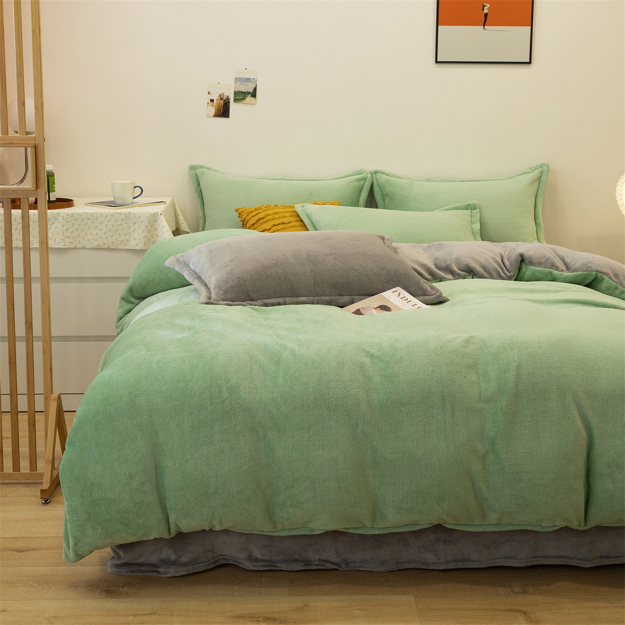 91家纺网 家纺一手货源 找家纺 兰紫橙家纺 2025新款双面绒纯色双拼牛奶绒四件套 浅绿+浅灰