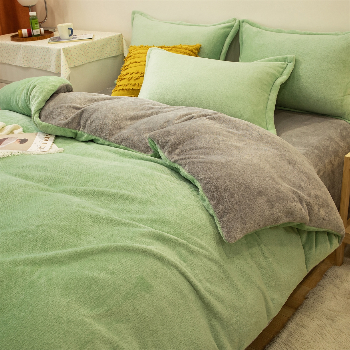 91家纺网 家纺一手货源 找家纺 兰紫橙家纺 2025新款双面绒纯色双拼牛奶绒四件套 浅绿+浅灰