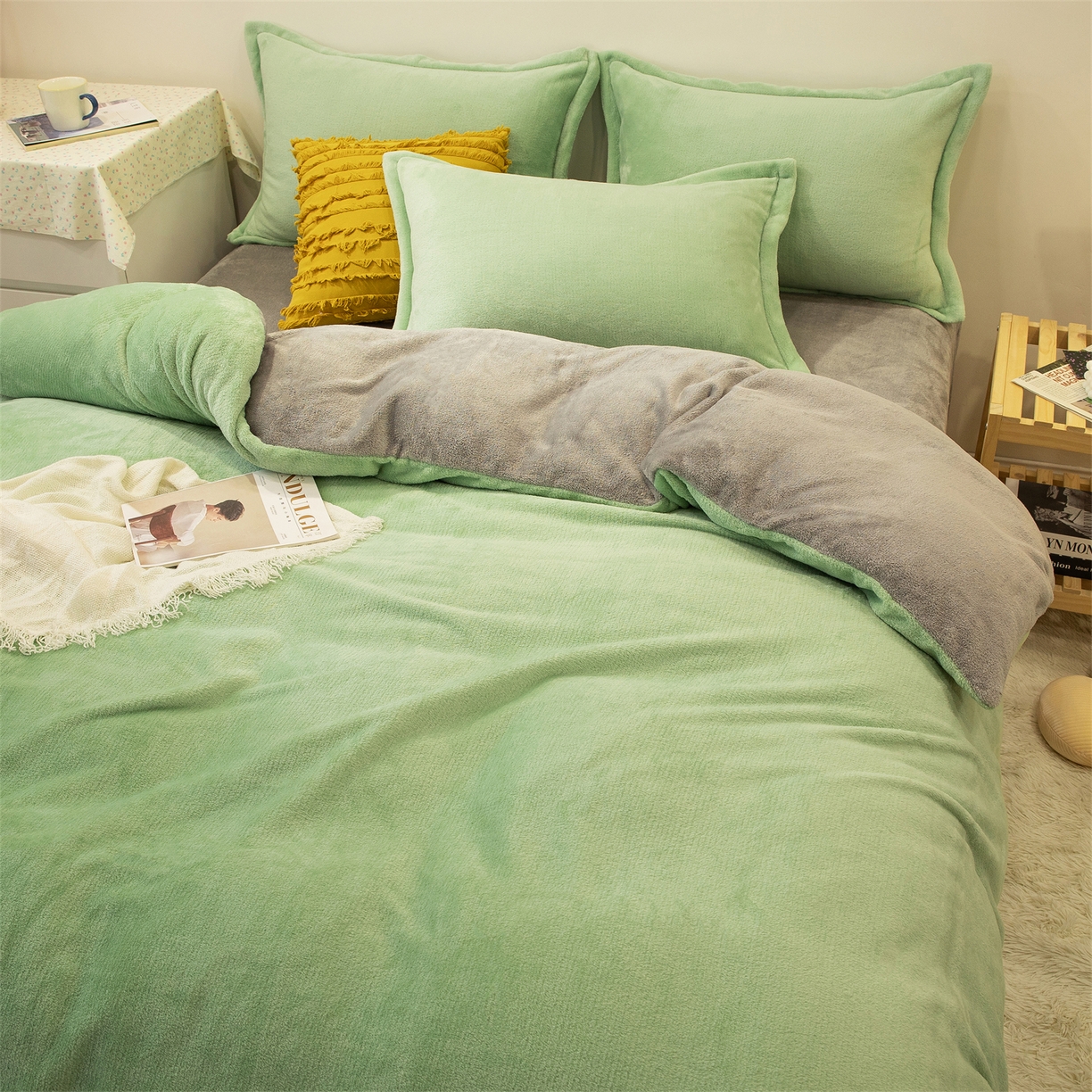 91家纺网 家纺一手货源 找家纺 兰紫橙家纺 2025新款双面绒纯色双拼牛奶绒四件套 浅绿+浅灰