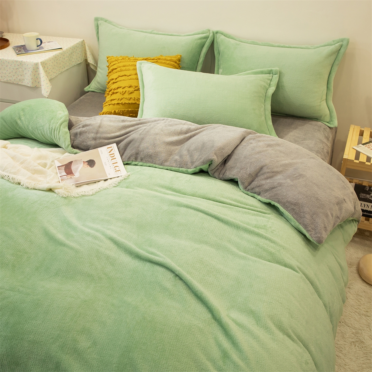 91家纺网 家纺一手货源 找家纺 兰紫橙家纺 2025新款双面绒纯色双拼牛奶绒四件套 浅绿+浅灰