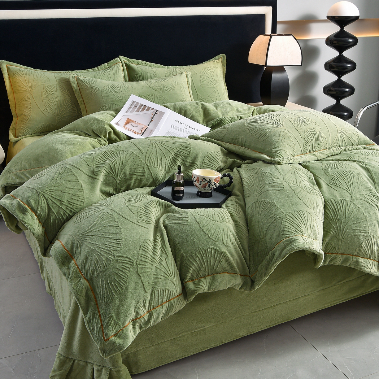 91家纺网 家纺一手货源 找家纺 苏迪网销供货 2025新款牛奶绒四件套A类高克重全消光雕花一字绣工艺款 银杏叶-豆绿