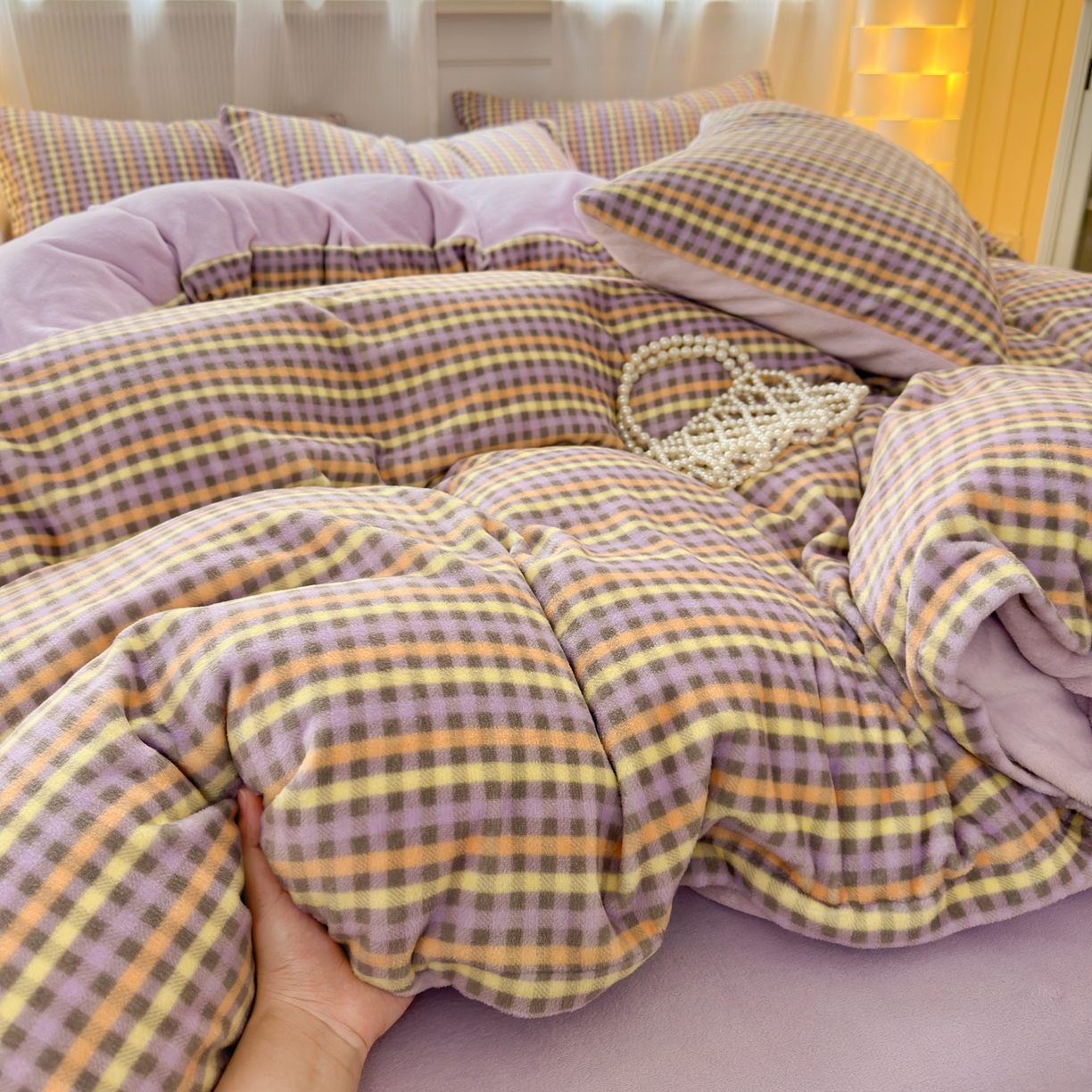 91家纺网 家纺一手货源 找家纺 德比尔斯 2025新款暗合印花牛奶绒四件套 七彩格