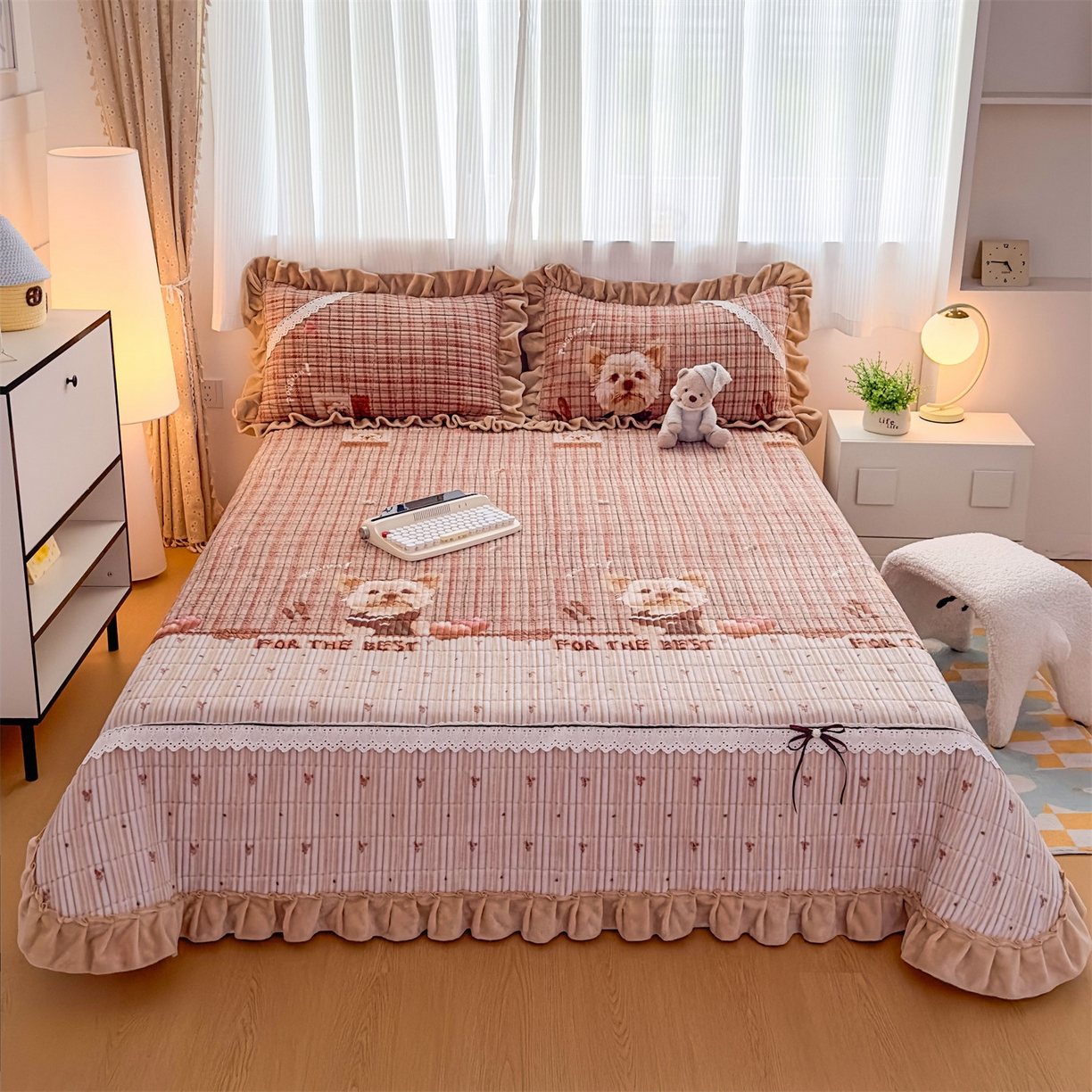 恒爱家纺 2025新款牛奶绒夹棉花边床盖系列三件套 汪星人