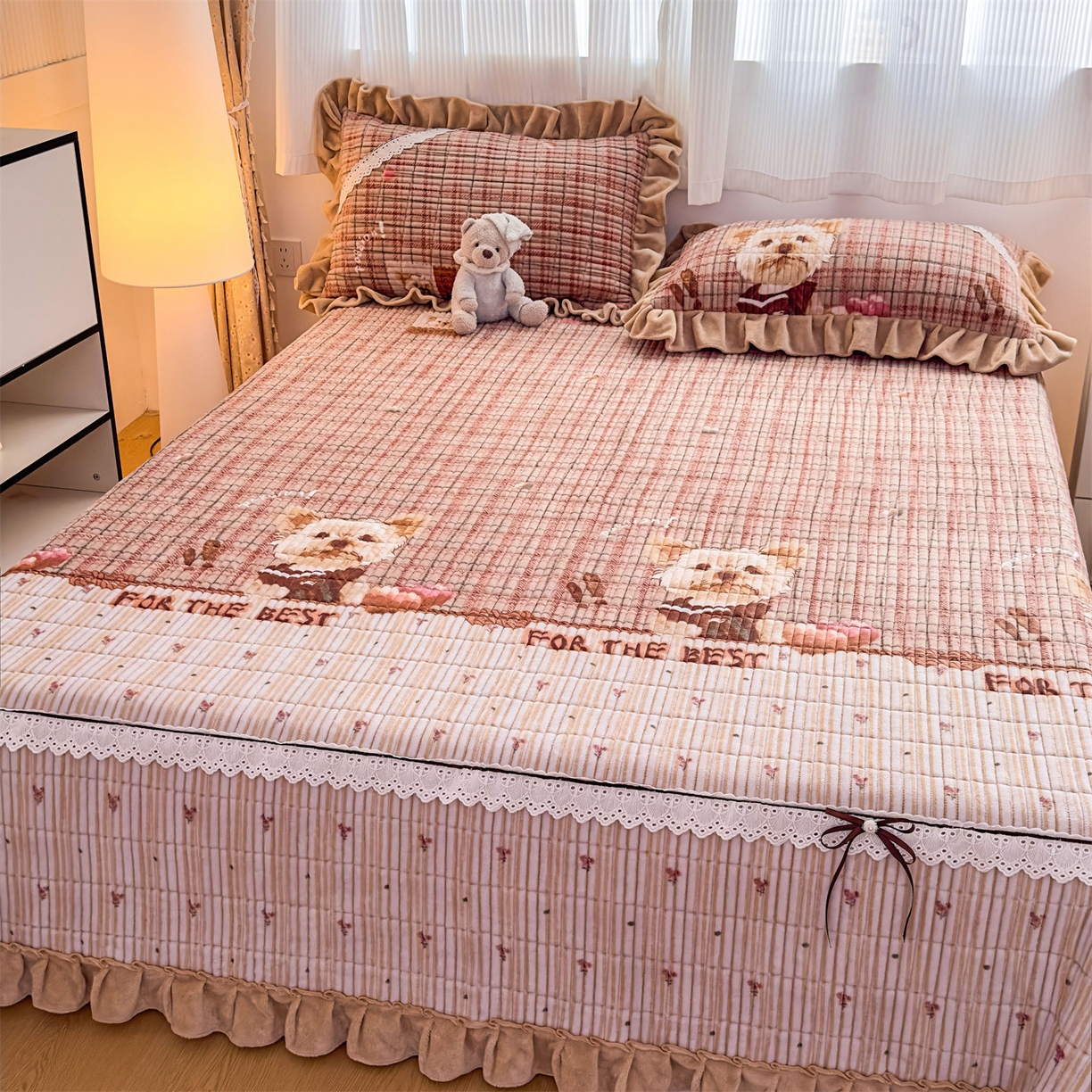 91家纺网 家纺一手货源 找家纺 恒爱家纺 2025新款牛奶绒夹棉花边床盖系列三件套 汪星人