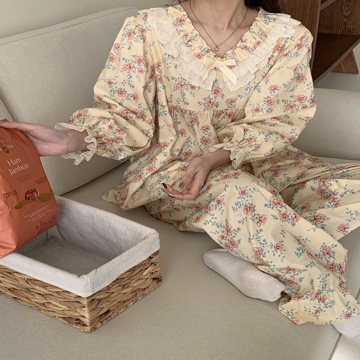 （總）妍景家居生活館 2025新款韓系82807-V領繁花蝴蝶結套裝