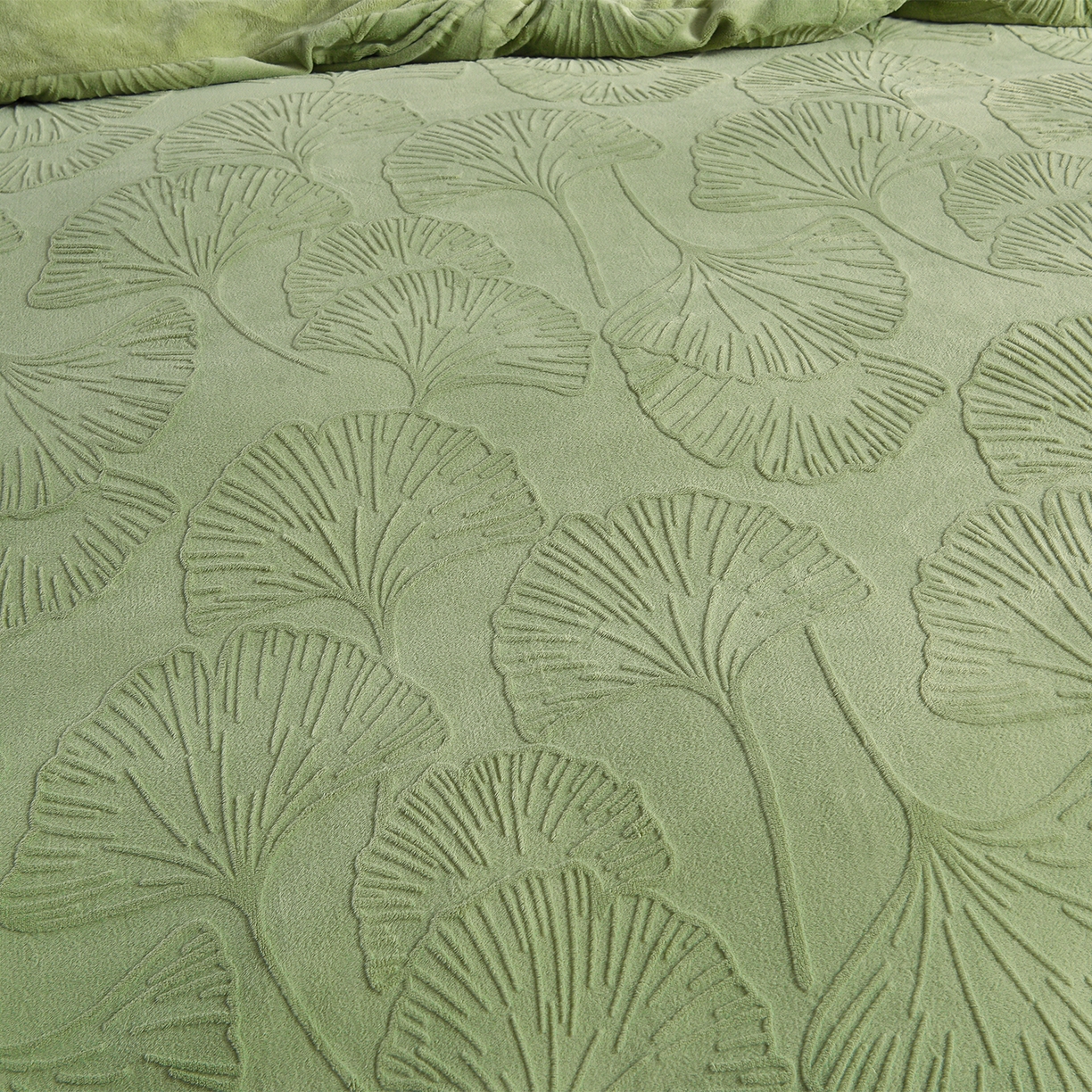 91家纺网 家纺一手货源 找家纺 苏迪网销供货 2025新款牛奶绒四件套A类高克重全消光雕花一字绣工艺款 银杏叶-豆绿