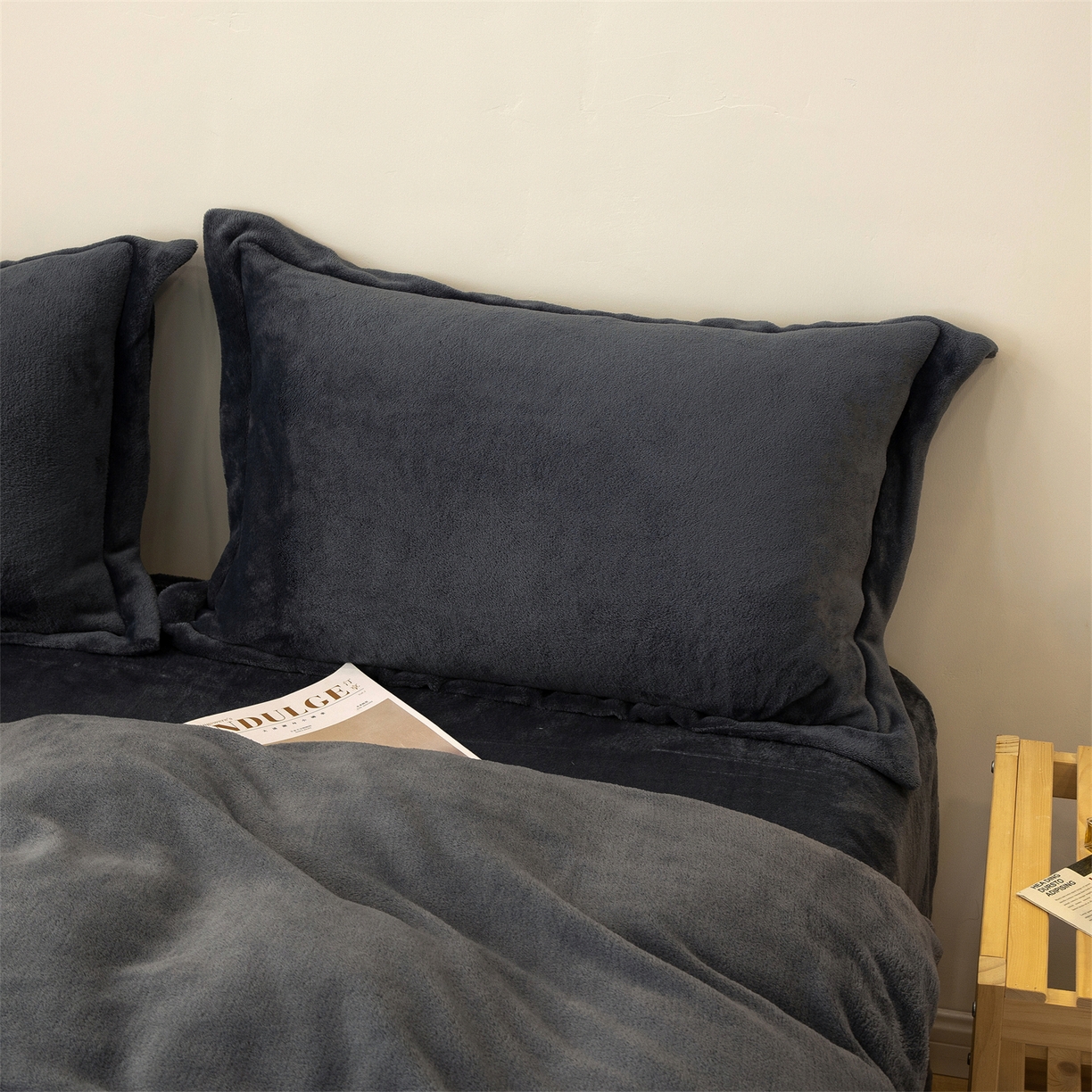 91家纺网 家纺一手货源 找家纺 兰紫橙家纺 2025新款双面绒纯色双拼牛奶绒四件套 深灰