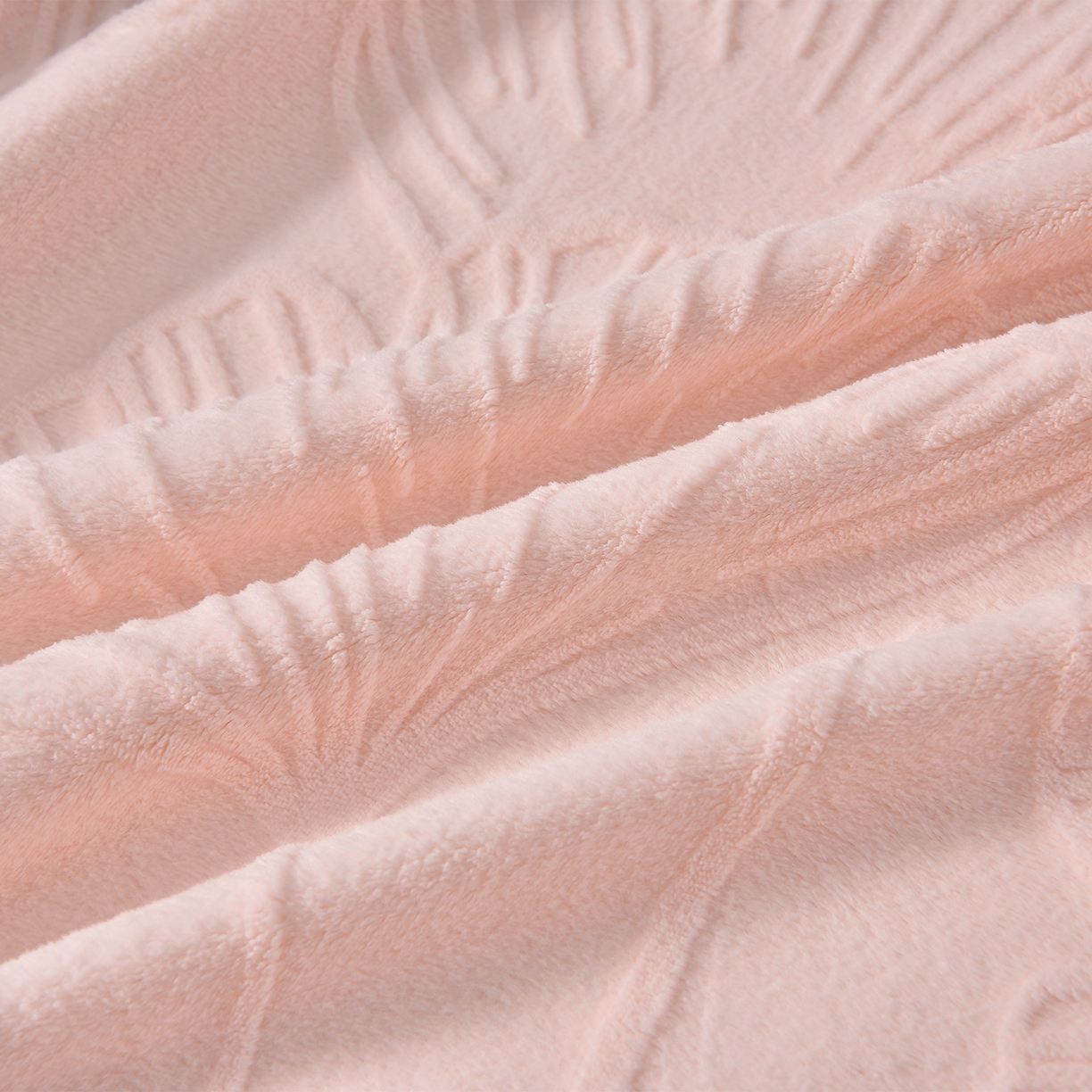 91家纺网 家纺一手货源 找家纺 苏迪网销供货 2025新款牛奶绒四件套A类高克重全消光雕花一字绣工艺款 银杏叶-粉玉