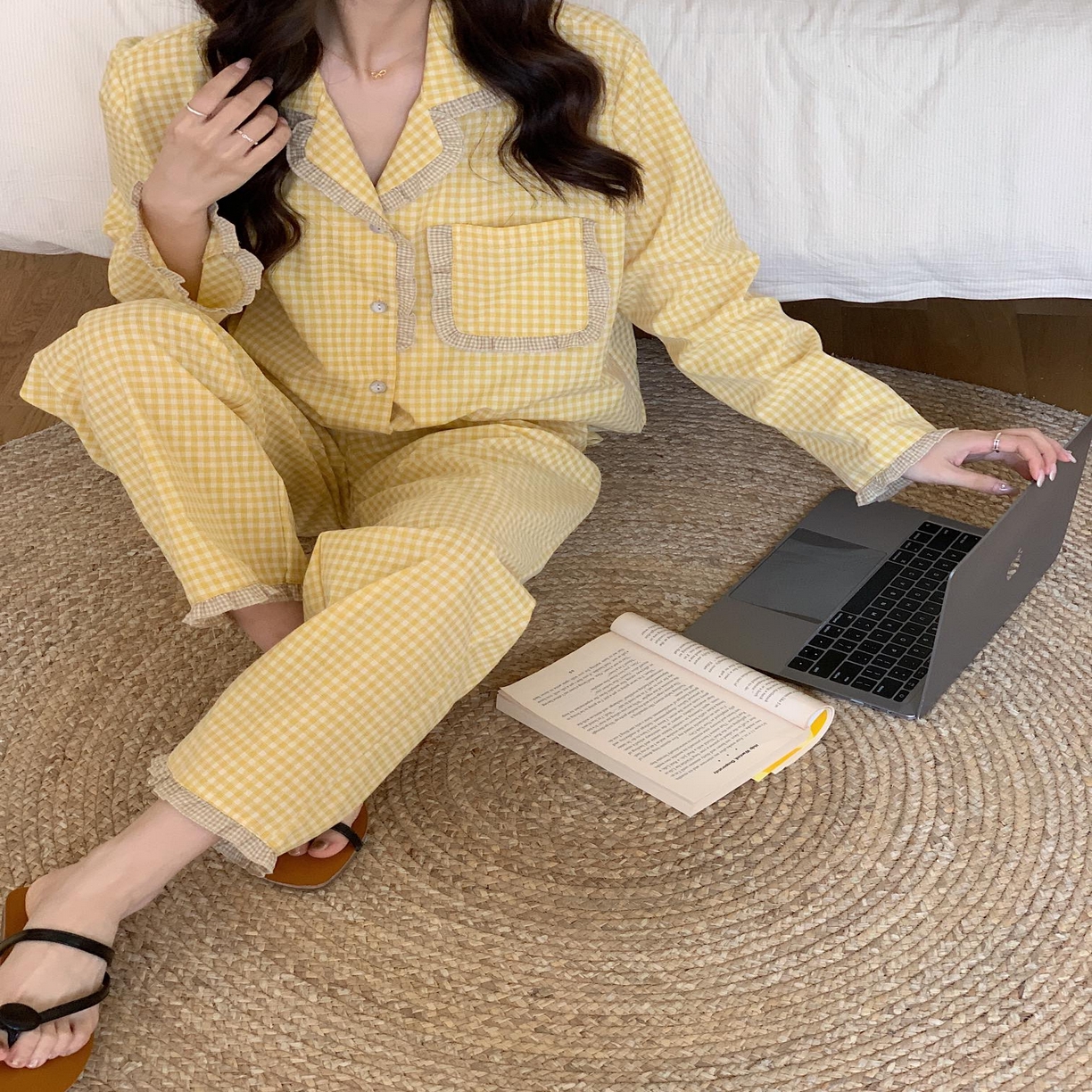 91家纺网 家纺一手货源 找家纺 （总）妍景家居生活馆 2025新款韩系82851-大小格子拼接小翻领款