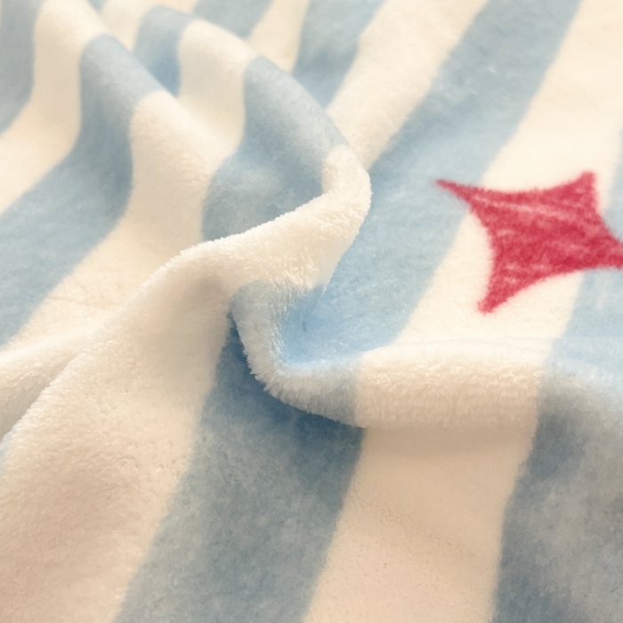 91家纺网 家纺一手货源 找家纺 金爱家 2025新品大版卡通平网数码印花加厚高克重牛奶绒皮卡丘系列四件套 绒小版-蓝条卡比兽