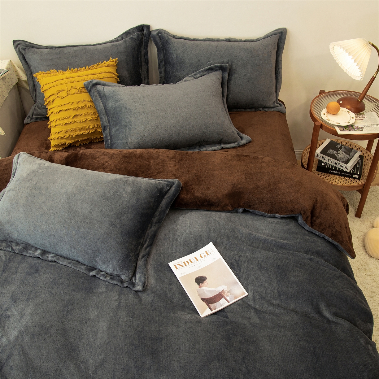 91家纺网 家纺一手货源 找家纺 兰紫橙家纺 2025新款双面绒纯色双拼牛奶绒四件套 深灰+咖啡