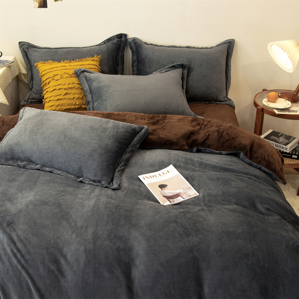 91家纺网 家纺一手货源 找家纺 兰紫橙家纺 2025新款双面绒纯色双拼牛奶绒四件套 深灰+咖啡