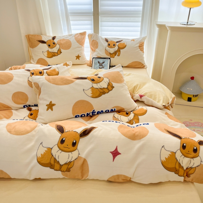 91家纺网 家纺一手货源 找家纺 金爱家 2025新品大版卡通平网数码印花加厚高克重牛奶绒皮卡丘系列四件套 绒小版-泡泡伊布