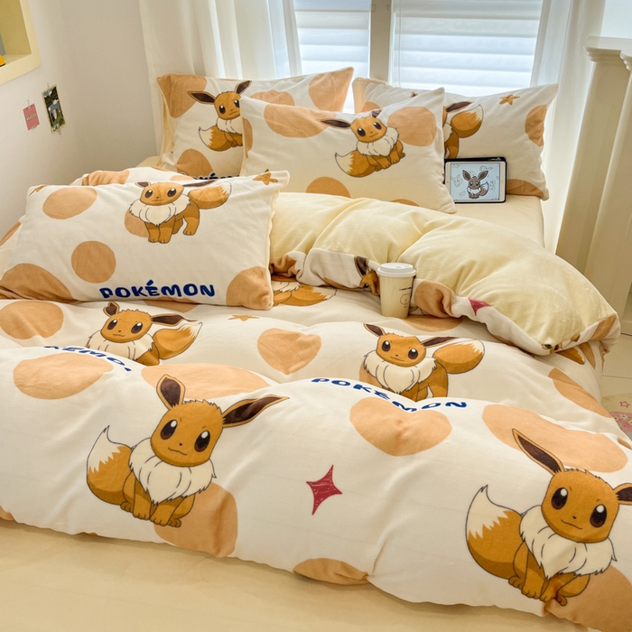 91家纺网 家纺一手货源 找家纺 金爱家 2025新品大版卡通平网数码印花加厚高克重牛奶绒皮卡丘系列四件套 绒小版-泡泡伊布