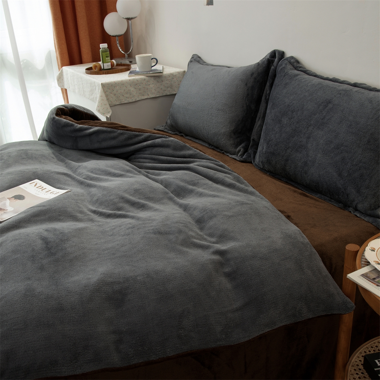 91家纺网 家纺一手货源 找家纺 兰紫橙家纺 2025新款双面绒纯色双拼牛奶绒四件套 深灰+咖啡