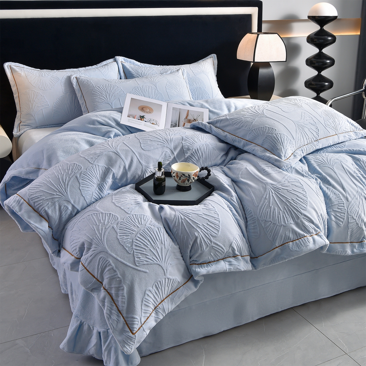 91家纺网 家纺一手货源 找家纺 苏迪网销供货 2025新款牛奶绒四件套A类高克重全消光雕花一字绣工艺款 银杏叶-湖小兰