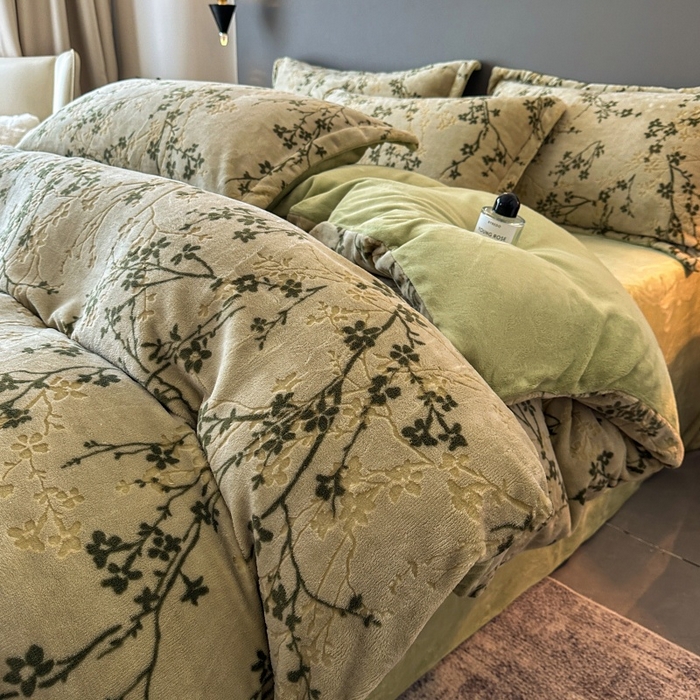 91家纺网 家纺一手货源 找家纺 （总）大米家居 2025新款高克重简约雕花绒四件套寒梅系列