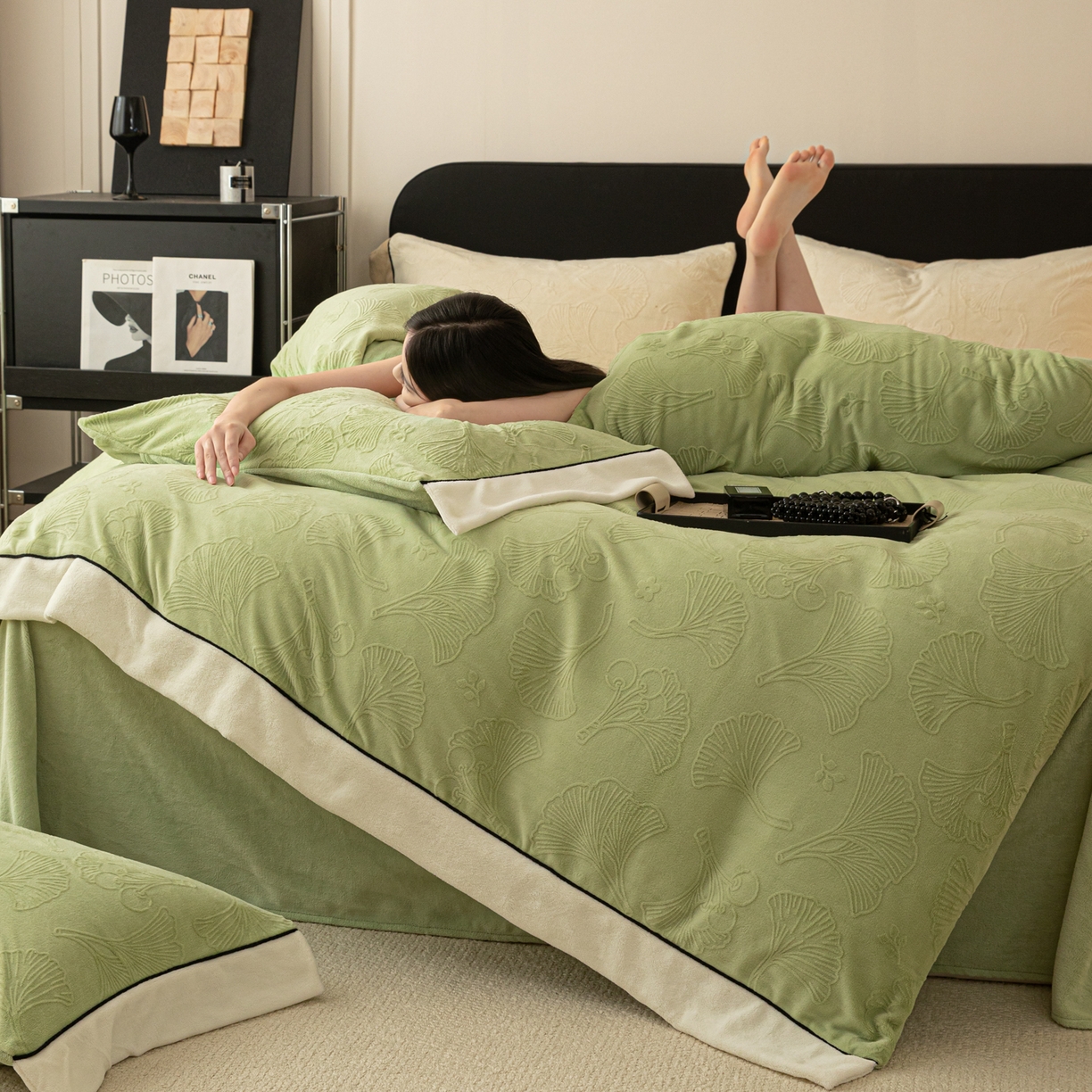 91家纺网 家纺一手货源 找家纺 懒猫家纺 2025新款纯色雕花牛奶绒四件套 银杏叶-绿