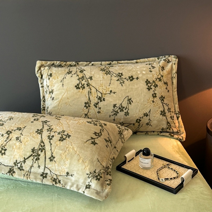 91家纺网 家纺一手货源 找家纺 （总）大米家居 2025新款高克重简约雕花绒四件套寒梅系列