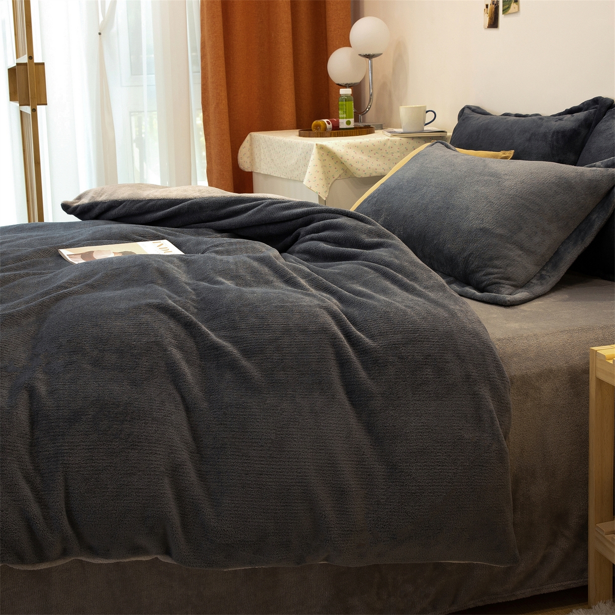 91家纺网 家纺一手货源 找家纺 兰紫橙家纺 2025新款双面绒纯色双拼牛奶绒四件套 深灰+浅灰