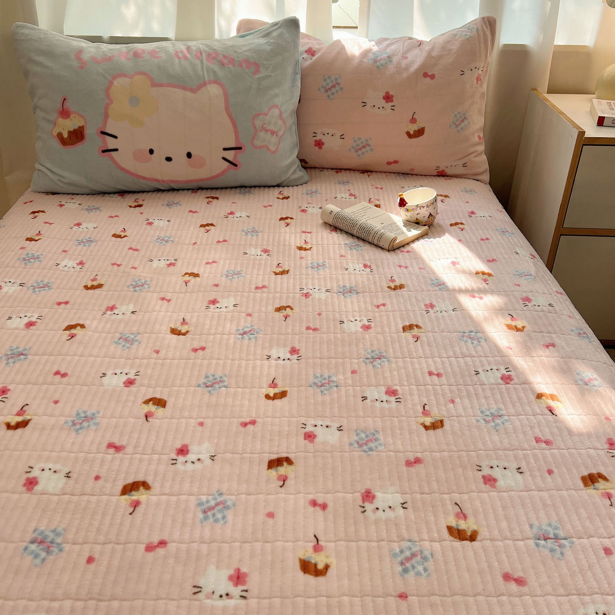 91家纺网 家纺一手货源 找家纺 （总）桃喜 2025新款A类200g牛奶绒（含导电丝）印花床盖款四件套