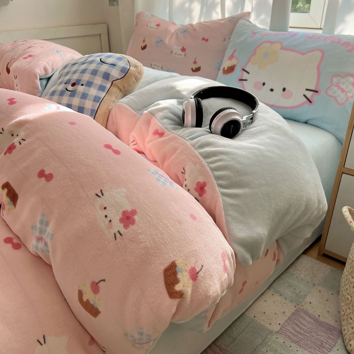 91家纺网 家纺一手货源 找家纺 （总）桃喜 2025新款A类200g牛奶绒（含导电丝）印花床盖款四件套