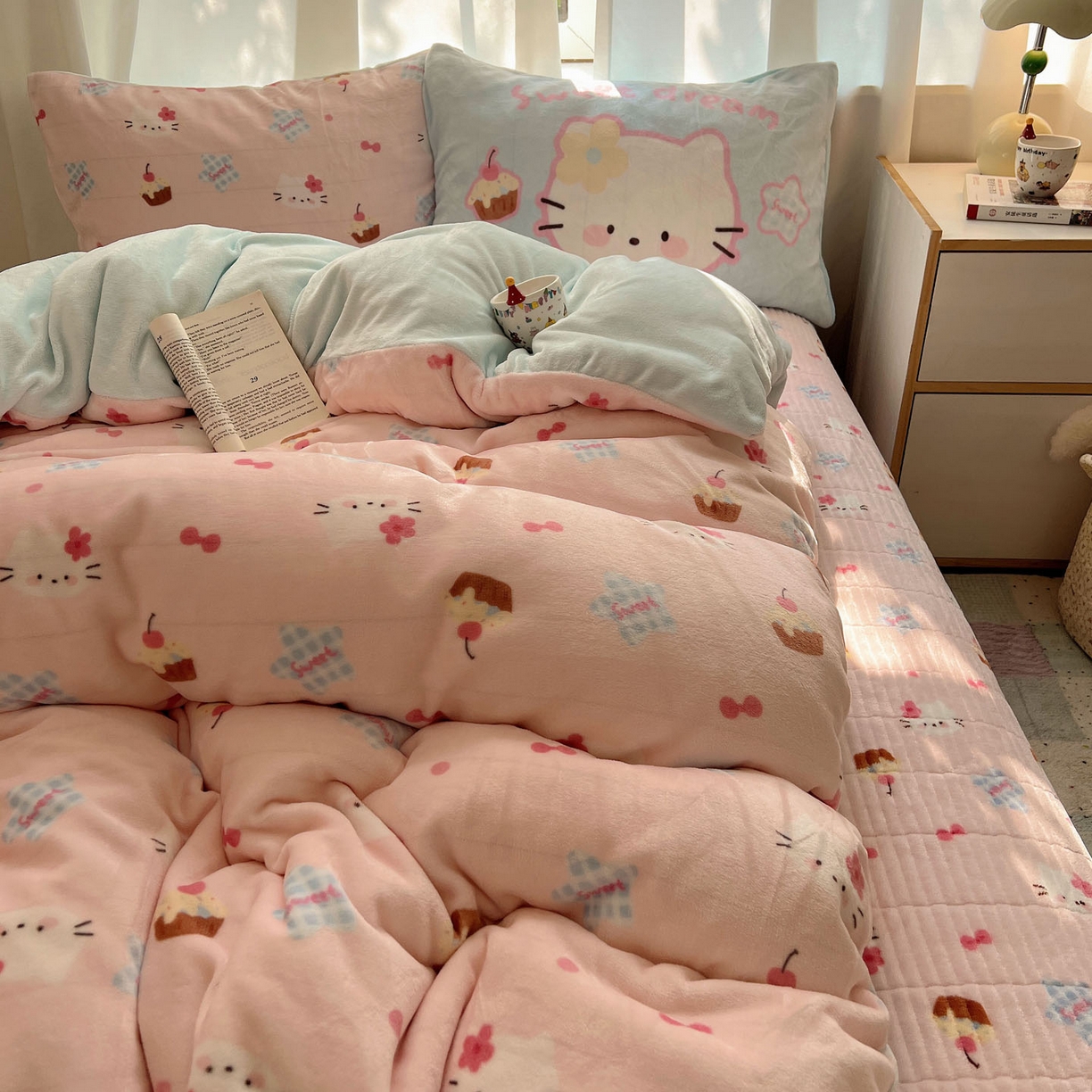 91家纺网 家纺一手货源 找家纺 （总）桃喜 2025新款A类200g牛奶绒（含导电丝）印花床盖款四件套