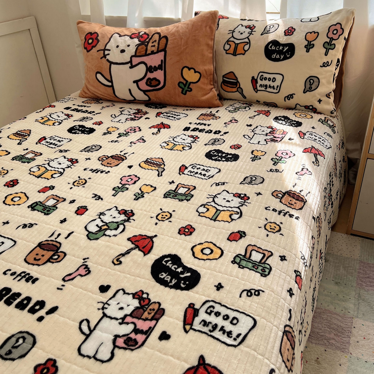 91家纺网 家纺一手货源 找家纺 桃喜 2025新款A类200g牛奶绒（含导电丝）印花床盖款四件套 小猫笔记