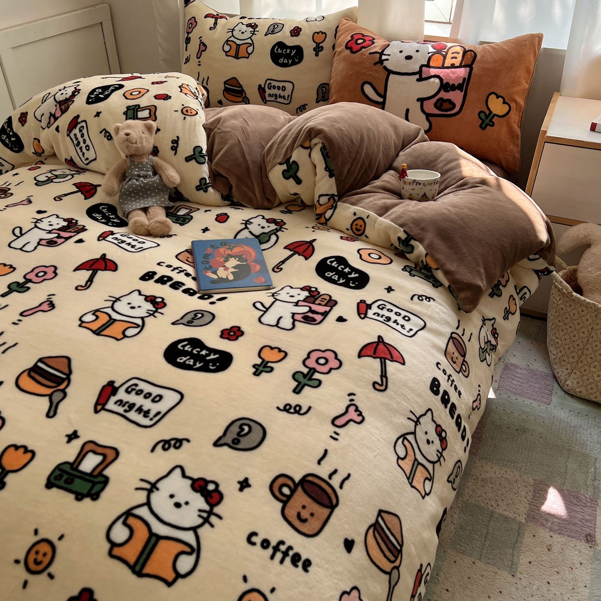 91家纺网 家纺一手货源 找家纺 桃喜 2025新款A类200g牛奶绒（含导电丝）印花床盖款四件套 小猫笔记