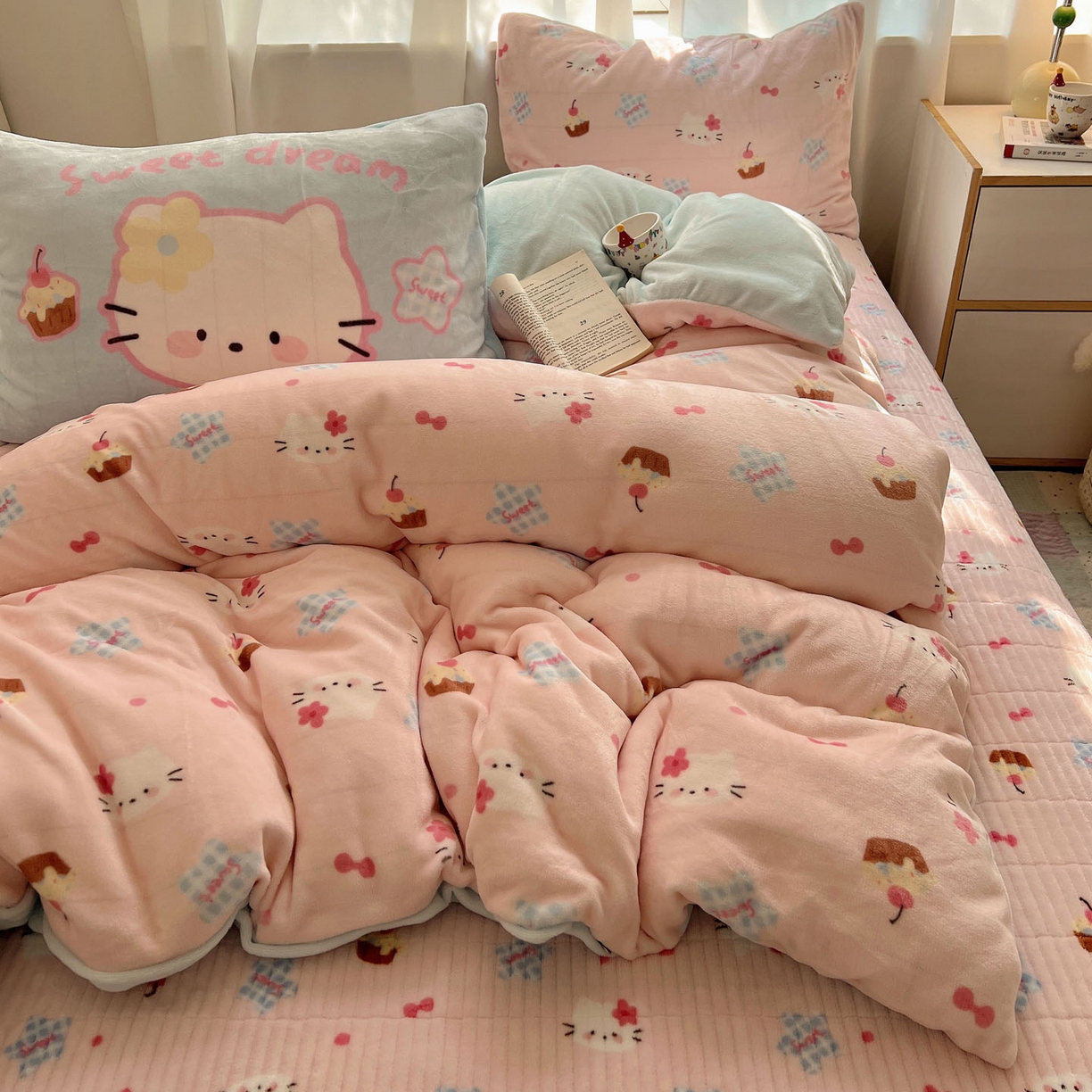 91家纺网 家纺一手货源 找家纺 （总）桃喜 2025新款A类200g牛奶绒（含导电丝）印花床盖款四件套