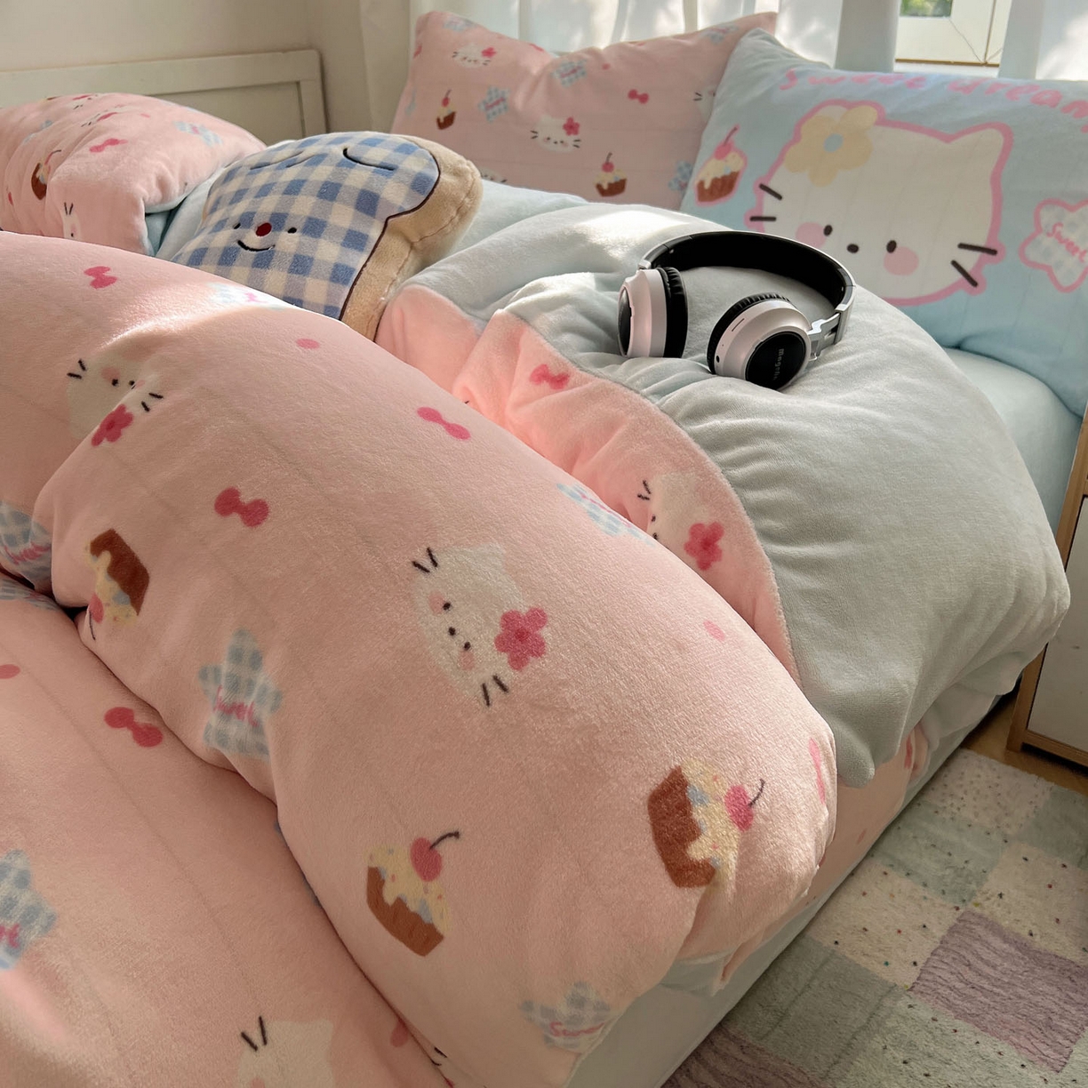 91家纺网 家纺一手货源 找家纺 （总）桃喜 2025新款A类200g牛奶绒（含导电丝）印花床盖款四件套