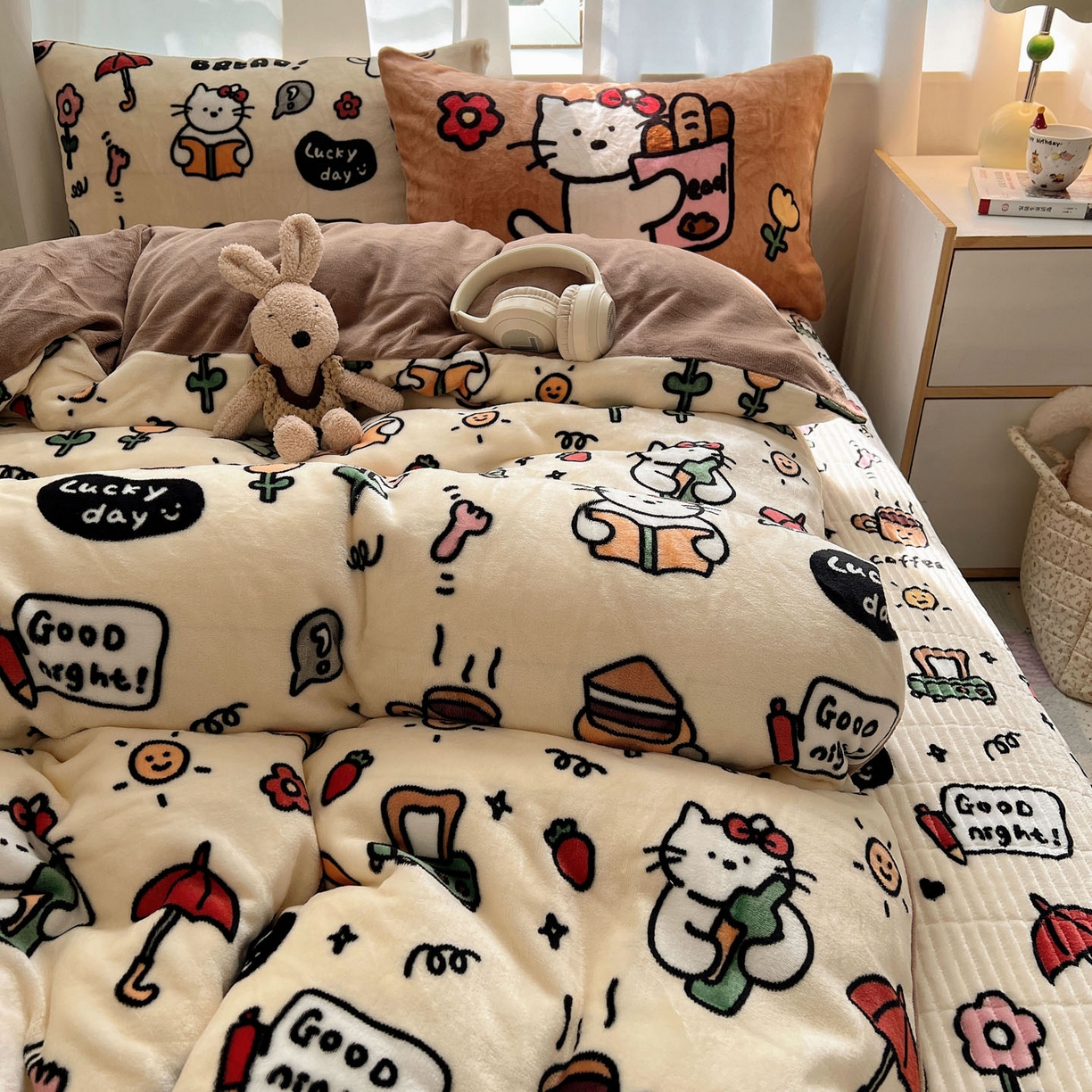 91家纺网 家纺一手货源 找家纺 桃喜 2025新款A类200g牛奶绒（含导电丝）印花床盖款四件套 小猫笔记