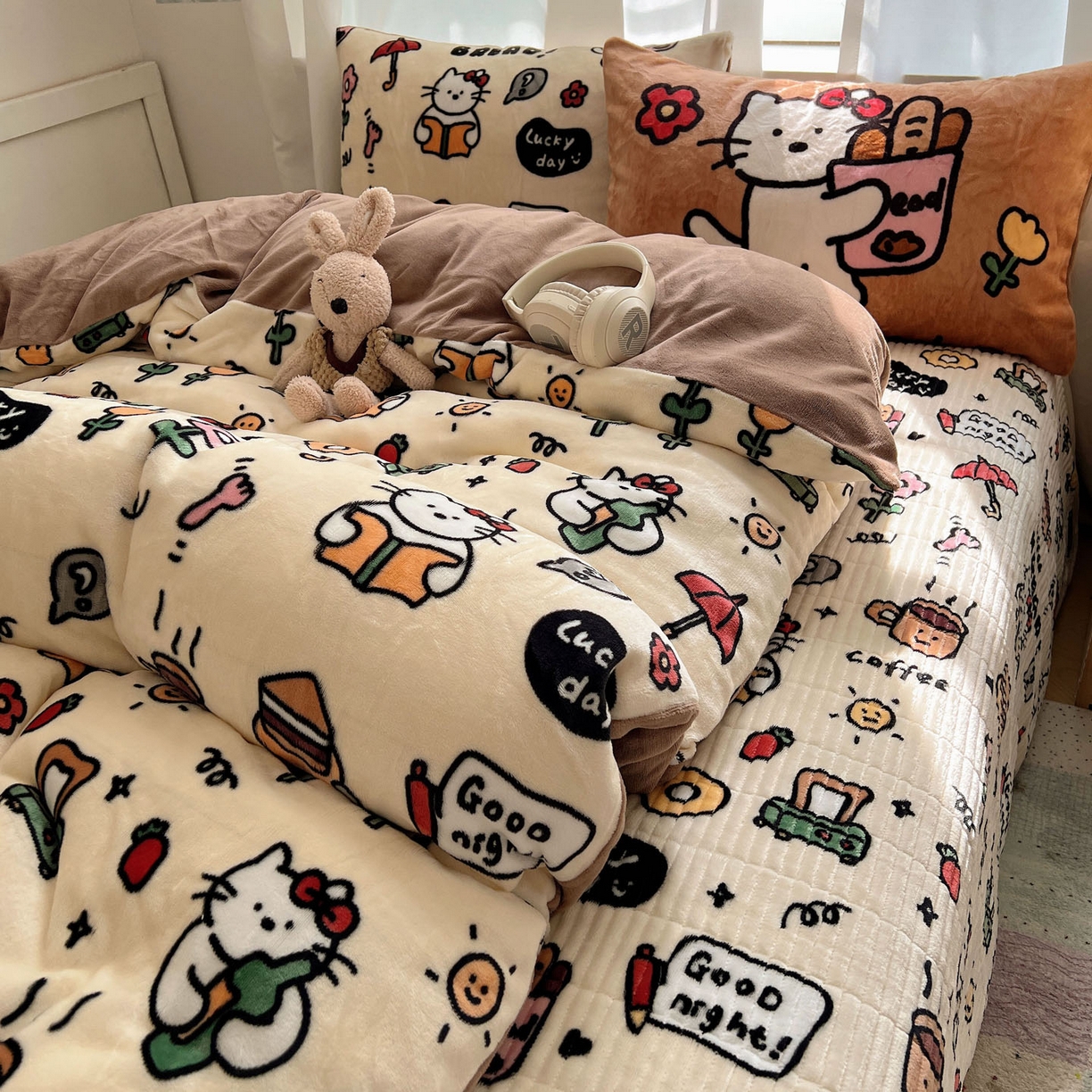 桃喜 2025新款A类200g牛奶绒（含导电丝）印花床盖款四件套 小猫笔记