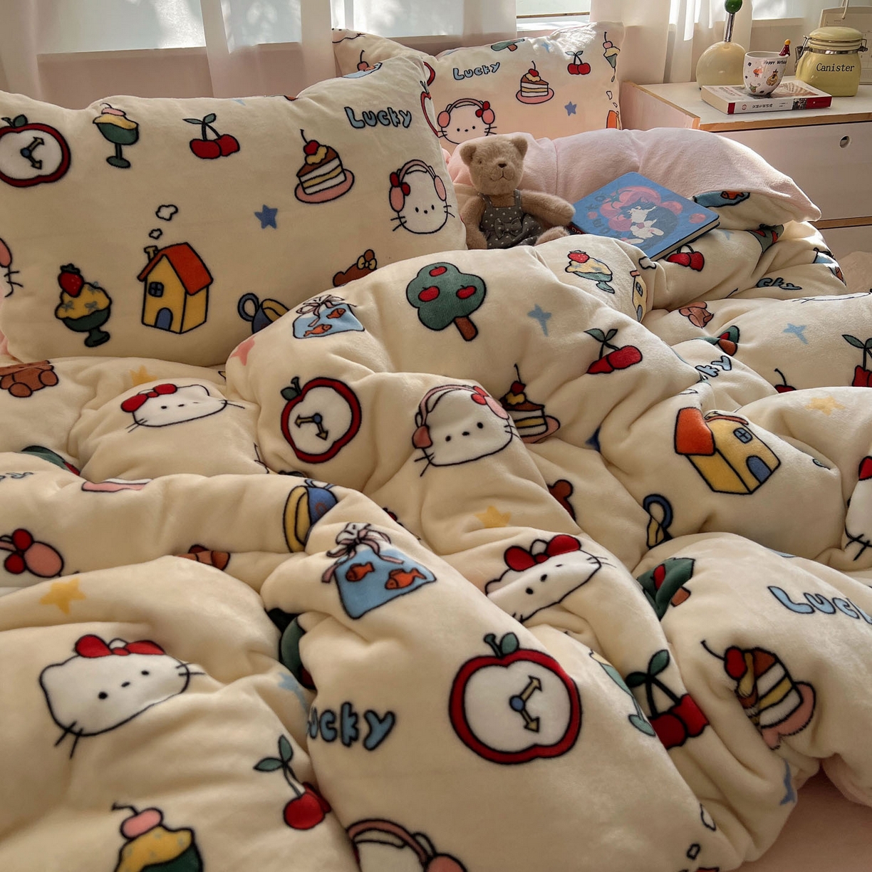 91家纺网 家纺一手货源 找家纺 桃喜 2025新款A类200g牛奶绒（含导电丝）印花床盖款四件套 涂鸦猫猫