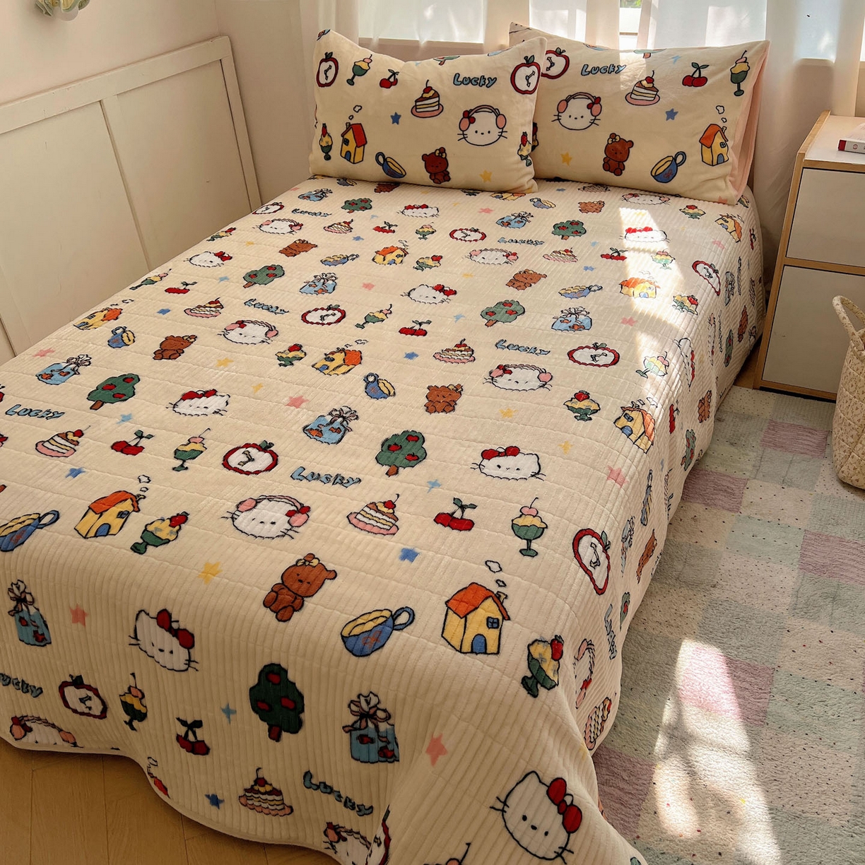 91家纺网 家纺一手货源 找家纺 桃喜 2025新款A类200g牛奶绒（含导电丝）印花床盖款四件套 涂鸦猫猫