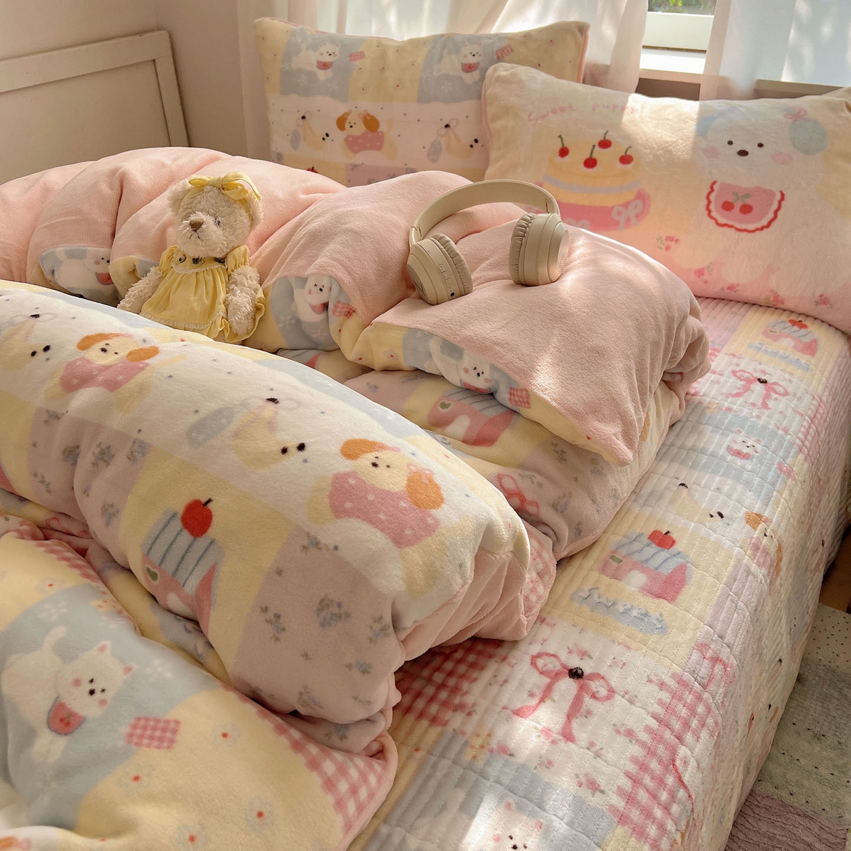 91家纺网 家纺一手货源 找家纺 （总）桃喜 2025新款A类200g牛奶绒（含导电丝）印花床盖款四件套