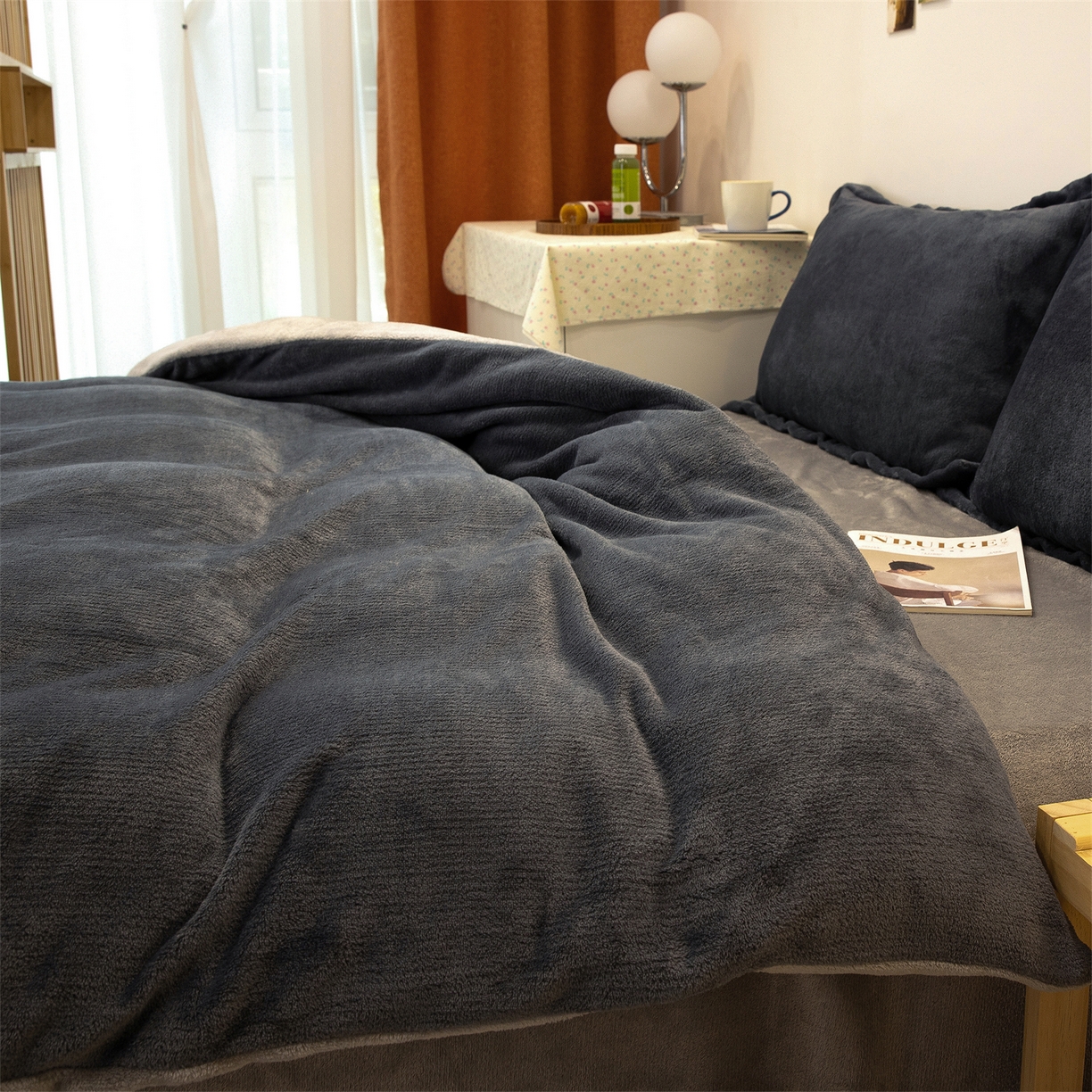 91家纺网 家纺一手货源 找家纺 兰紫橙家纺 2025新款双面绒纯色双拼牛奶绒四件套 深灰+浅灰