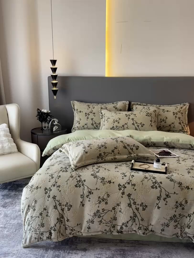 91家纺网 家纺一手货源 找家纺 （总）大米家居 2025新款高克重简约雕花绒四件套寒梅系列