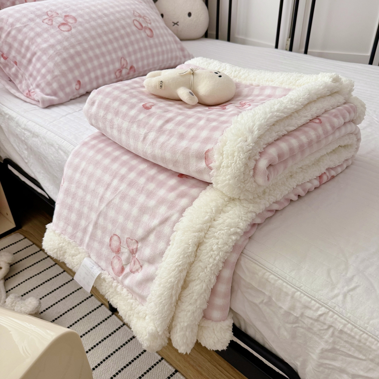 航途席业 2025新款200g牛奶绒羊羔绒毛毯 小樱桃