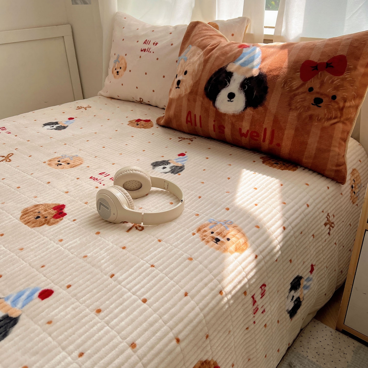 91家纺网 家纺一手货源 找家纺 桃喜 2025新款A类200g牛奶绒（含导电丝）印花床盖款四件套 幸运狗狗