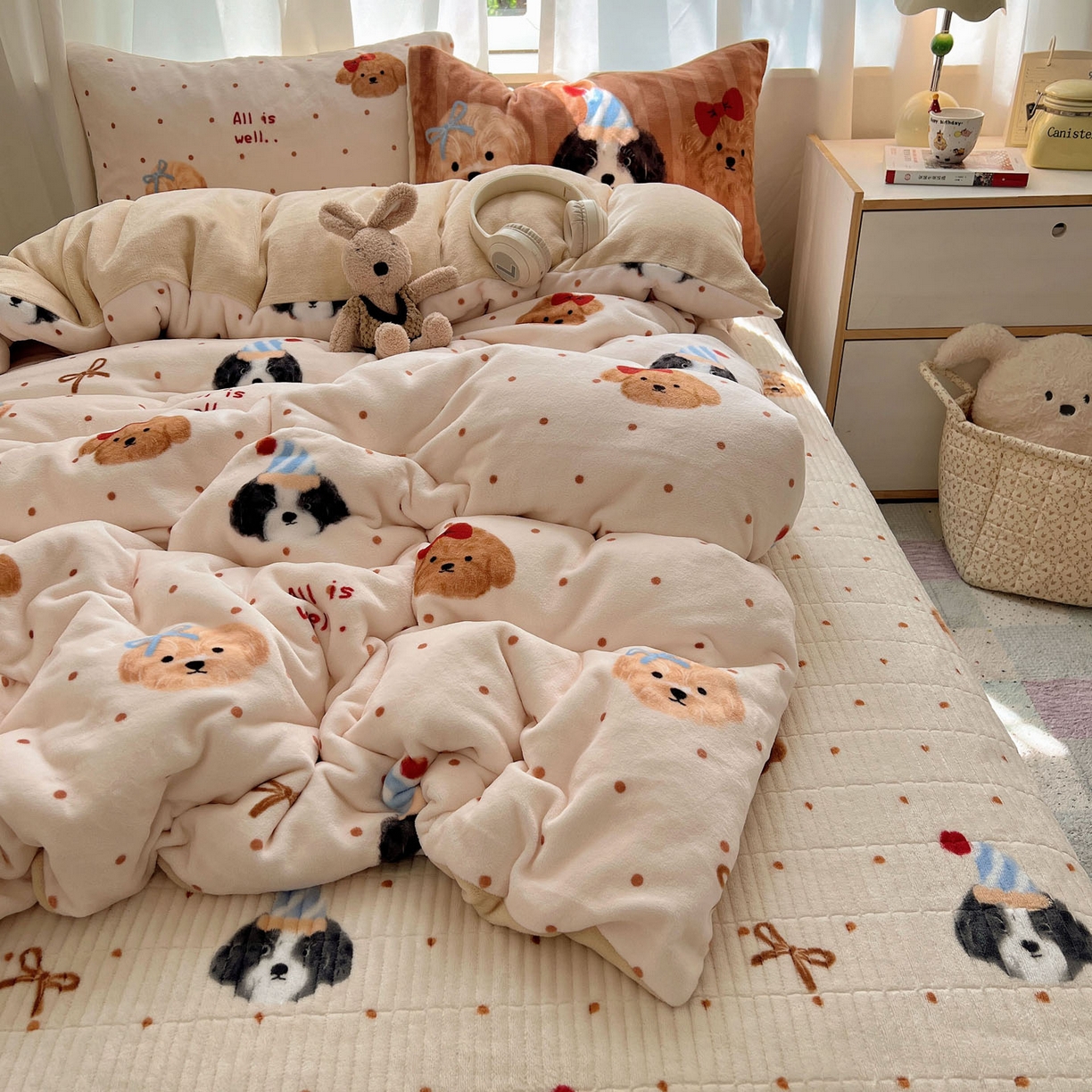 91家纺网 家纺一手货源 找家纺 桃喜 2025新款A类200g牛奶绒（含导电丝）印花床盖款四件套 幸运狗狗