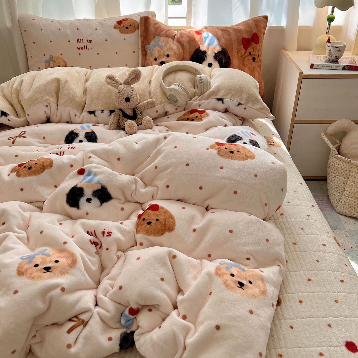 91家纺网 家纺一手货源 找家纺 桃喜 2025新款A类200g牛奶绒（含导电丝）印花床盖款四件套 幸运狗狗