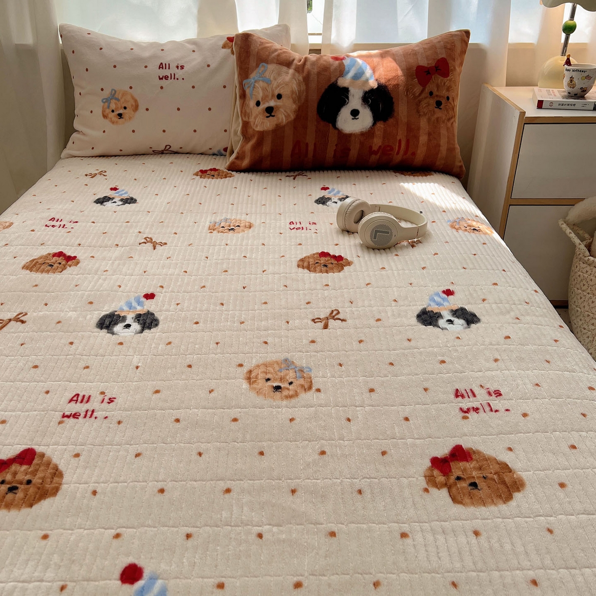 91家纺网 家纺一手货源 找家纺 桃喜 2025新款A类200g牛奶绒（含导电丝）印花床盖款四件套 幸运狗狗