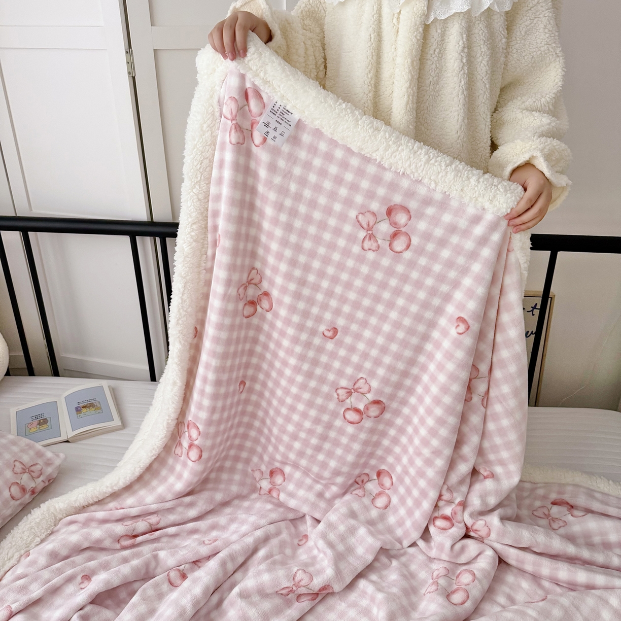 91家纺网 家纺一手货源 找家纺 航途席业 2025新款200g牛奶绒羊羔绒毛毯 小樱桃