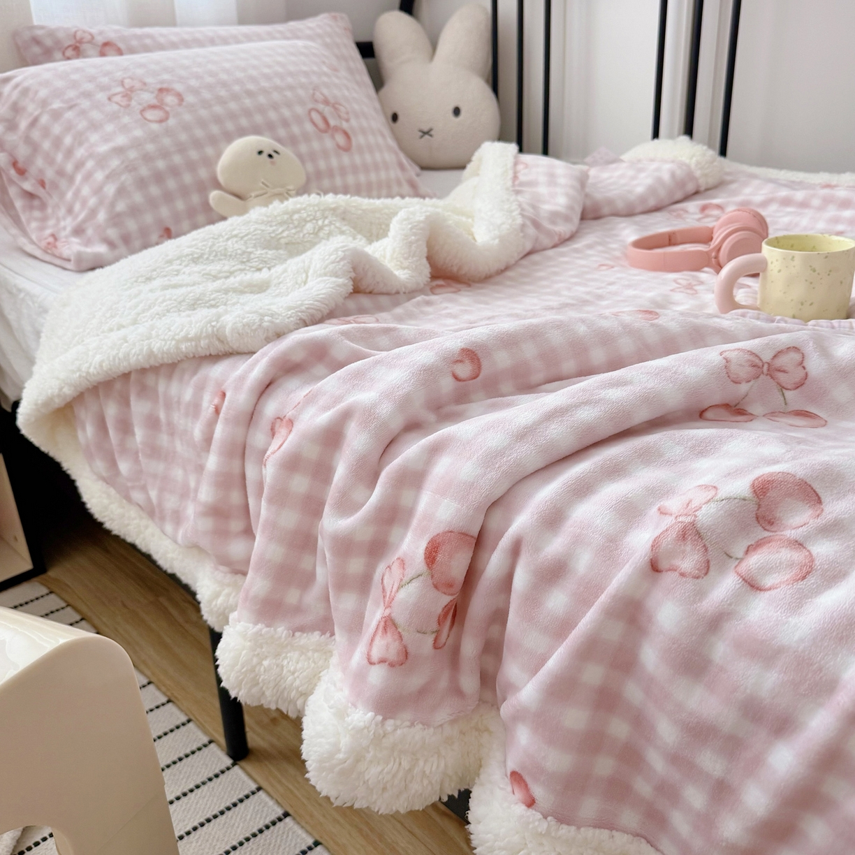 91家纺网 家纺一手货源 找家纺 航途席业 2025新款200g牛奶绒羊羔绒毛毯 小樱桃