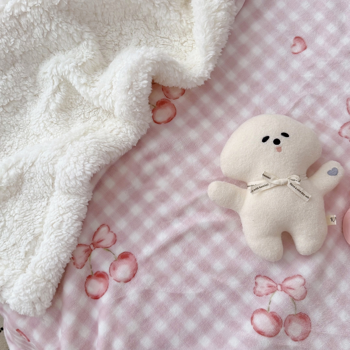 91家纺网 家纺一手货源 找家纺 航途席业 2025新款200g牛奶绒羊羔绒毛毯 小樱桃